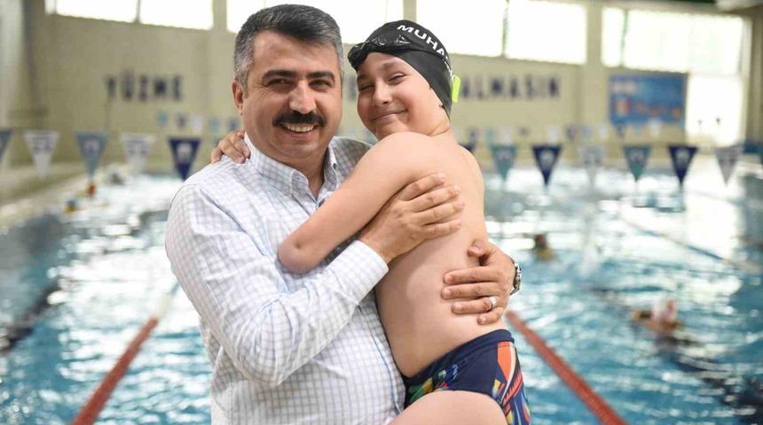 Tek koluyla şampiyonluğa kulaç atıyor! 'Muhammed Ali gibi tarihe adını yazdıracak'