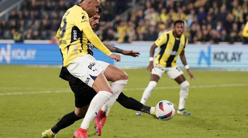 SON DAKİKA: Bu maçta her şey var! Çaykur Rizespor 9 kişi kaldı, Fenerbahçe 2-0'dan geri dönerek rakibini 3-2 mağlup etti