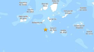 Ege Denizi'nde deprem fırtınası sürüyor! Santorini'de etkinlikler iptal edildi: Yunanistan Başbakanı Miçotakis'ten olağanüstü toplantı