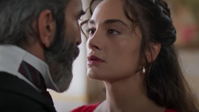 Herkes şokta! Şakir Paşa Ailesi'nde gelin kayınpederiyle öpüştü! Ortalığı yıkan sahneye yorum yağdı: 'Kusasım geldi'