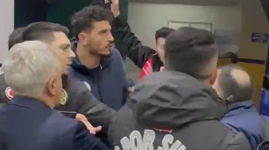 Mert Hakan Yandaş maç sonu eski takım arkadaşıyla tartıştı! 'Sen adam mısın?'