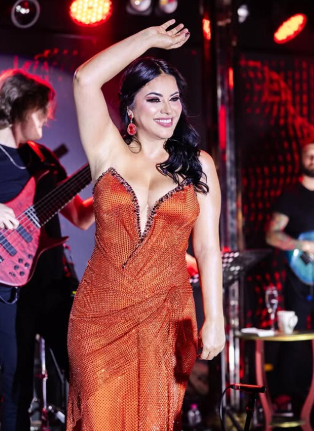 Şarkıcı Zara nın cesur tarzı gündemden düşmüyor! "Keşke eskisi gibi kalsaydın" 2