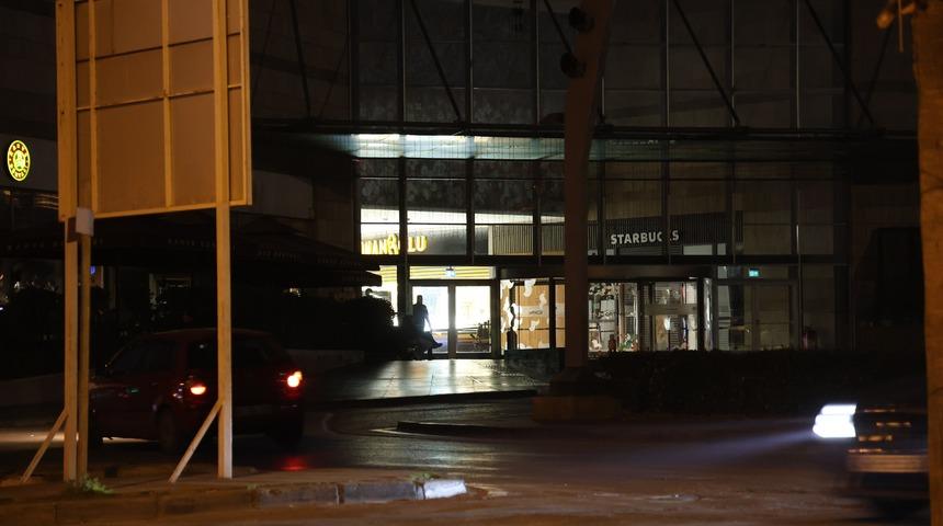 Aksiyon filmlerini aratmayan soygun: Alışveriş merkezinin havalandırmasından girip 3 kilo altın çaldı!