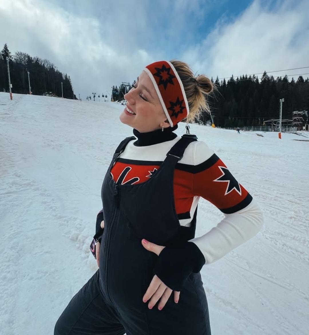 Gizem Karaca “Karda yuvarlanıyorum”dedi, takipçilerinden ‘hassasiyet gösterin’ tepkileri geldi! 3