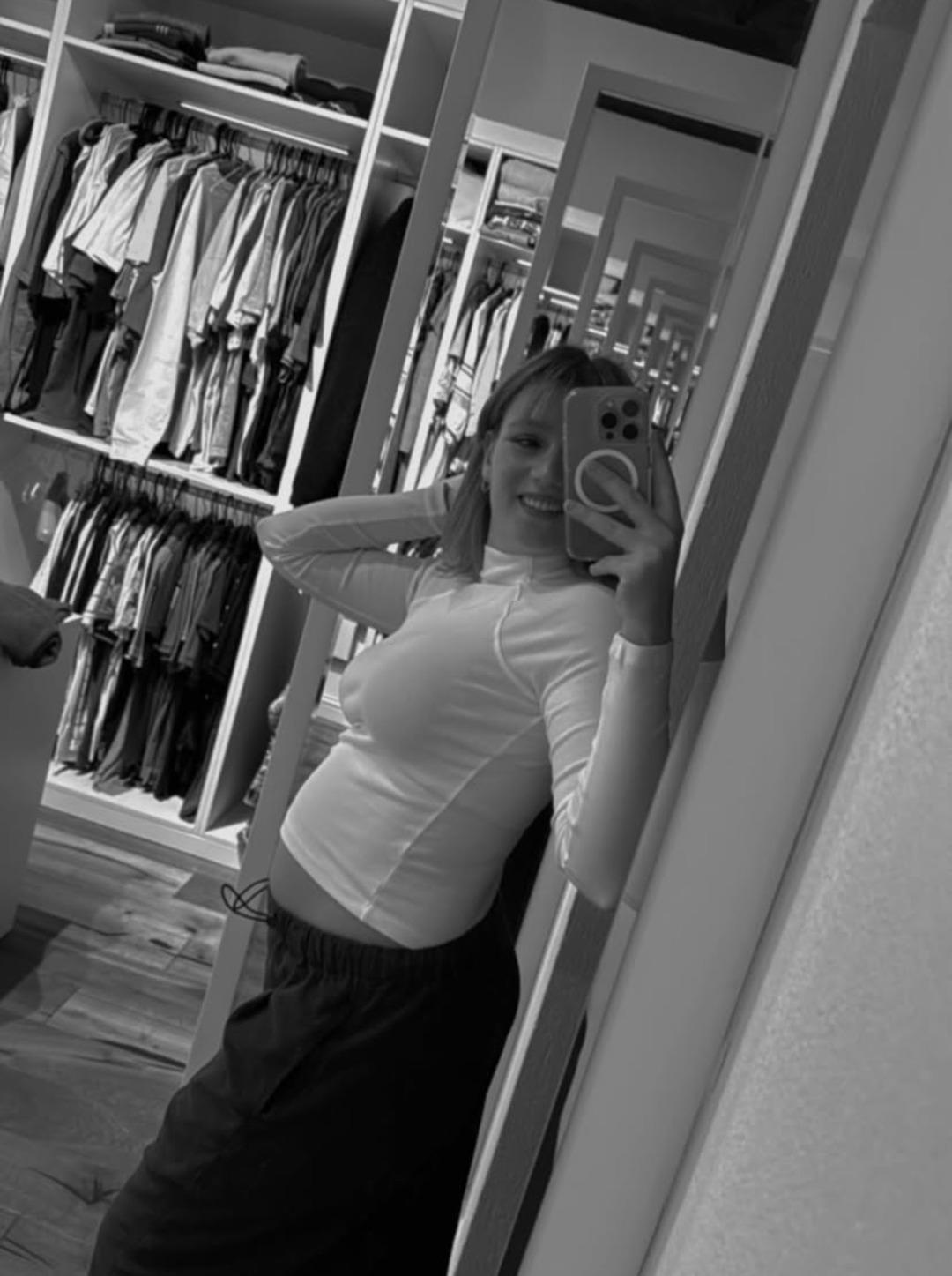 Gizem Karaca “Karda yuvarlanıyorum”dedi, takipçilerinden ‘hassasiyet gösterin’ tepkileri geldi! 4