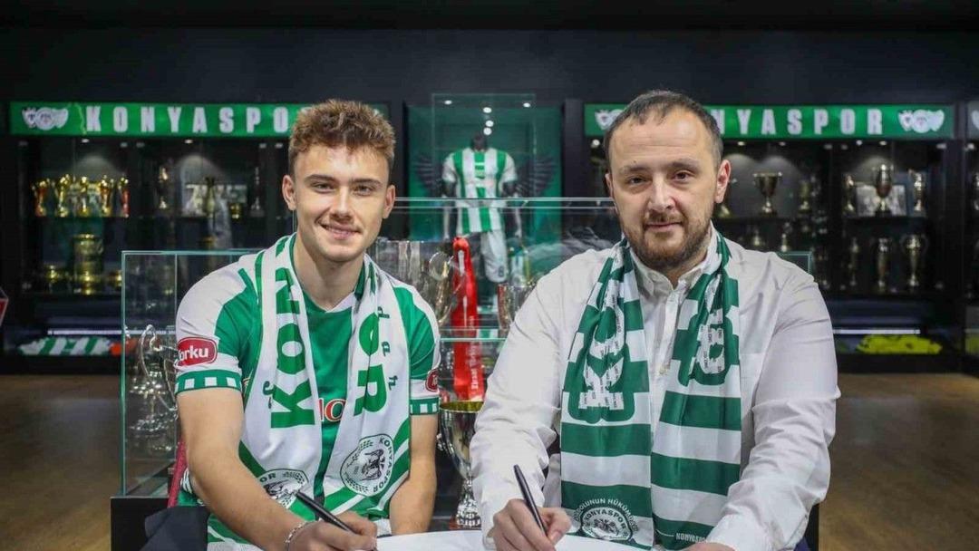 Fenerbahçe den ayrıldı, Konyaspor un yolunu tuttu! Formayı giyip, pozunu verdi... 1