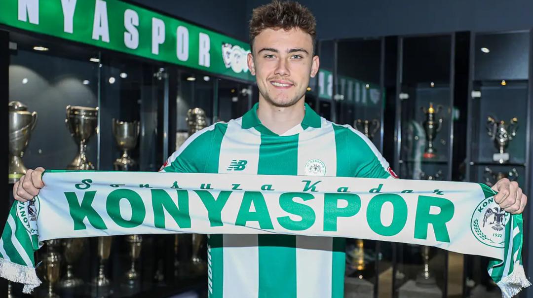 Fenerbahçe den ayrıldı, Konyaspor un yolunu tuttu! Formayı giyip, pozunu verdi... 2