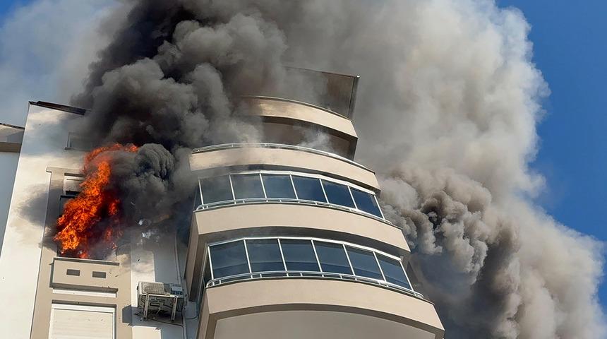  Torununa pişi yapmak istedi, evi alevlere teslim oldu! 80 yaşındaki Nezihe Nine gözyaşları içinde yanan evini izledi