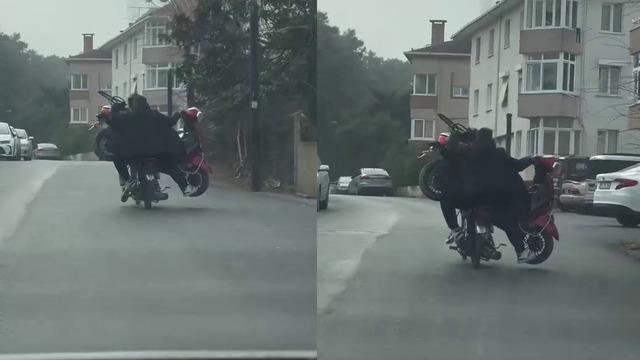 Şile'de akıllara durgunluk veren anlar! Motosikletle seyir halindeyken motosiklet taşıdılar... O anlar saniye saniye kaydedildi