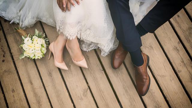 Nikahta neden ayağa basılır? Nikahta ayağa basmak ne anlama gelir?