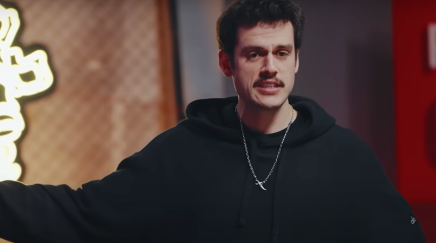 Orkun Işıtmak'ın programında 80 bin TL için alnına kalıcı dövme yaptırdı! Tartışma konusu oldu