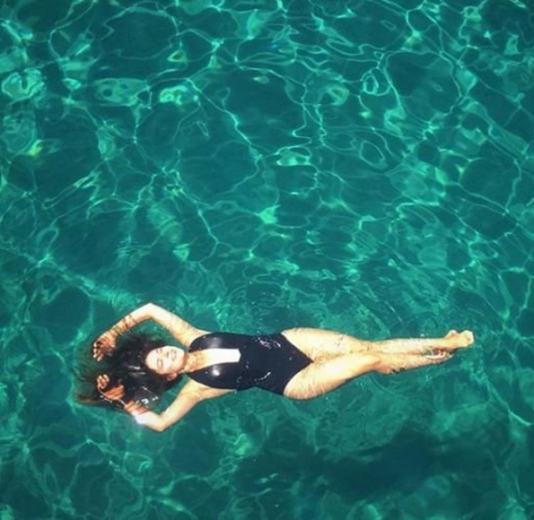 Ezgi Mola isyan etti! 'Ben bu bedenle yaşıyorum'