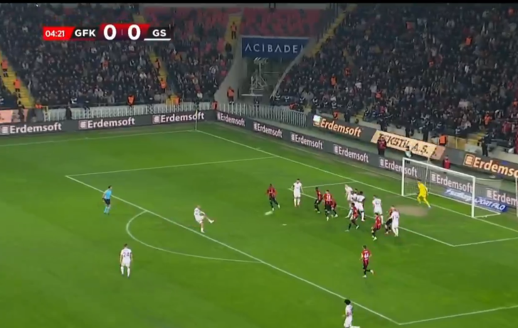 Ahmed Kutucu, Galatasaray kariyerine füzeyle başladı! Ceza sahası dışından topa öyle bir vurdu ki... G3