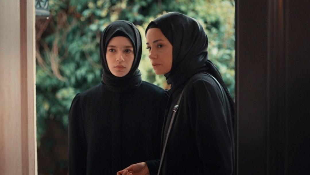 Kızıl Goncalar la ilgili yeni gelişme! 25 dakikalık o sahne yeni bölümden çıkarıldı! Toplumsal hassasiyeti göz önüne alarak..." 1