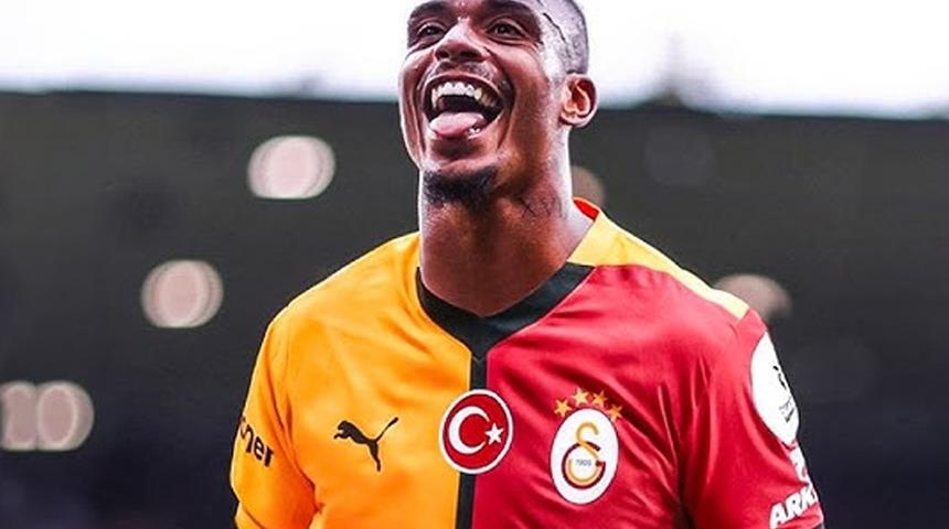Galatasaray maç sonunda bir transferi daha bitirdi! Yıldız oyuncu 4 yıl aranın ardından geri dönüyor...