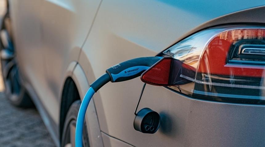 Satışlar düştü! Merak edilen veriler geldi... Elektrikli ve hibrit, benzinliye yaklaştı