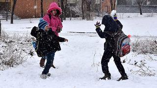 Meteoroloji uyarmıştı! Tatil haberleri peş peşe geliyor... Nevşehir'de okullara kar engeli