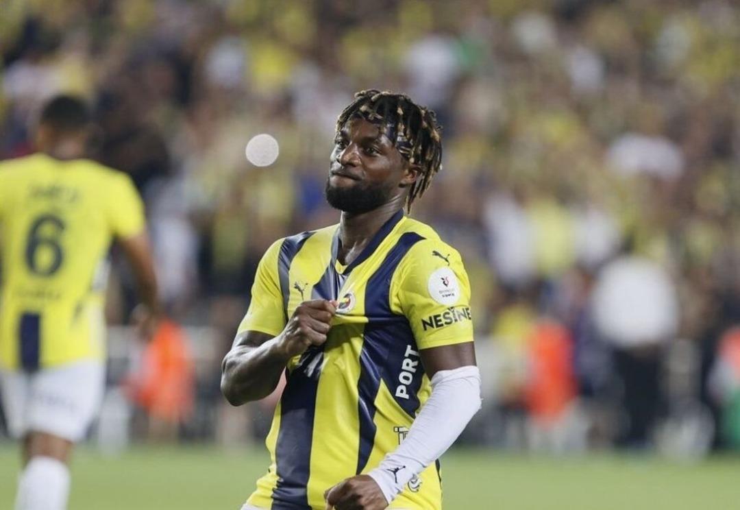 Fenerbahçe göndermek istedi, evrakları yetişmeyince takımda kaldı! Sosyal medya hesabından taraftara seslendi: Size her şeyi anlatacağım... 2