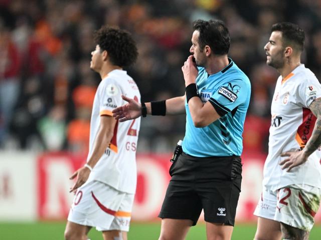 Galatasaray'da 4 isim gördüğü kartla cezalı duruma düşmüştü! TFF'den gelen haber sonrası yönetim çıldırdı... 'Bilerek kart görme' sebebiyle PFDK'ya!