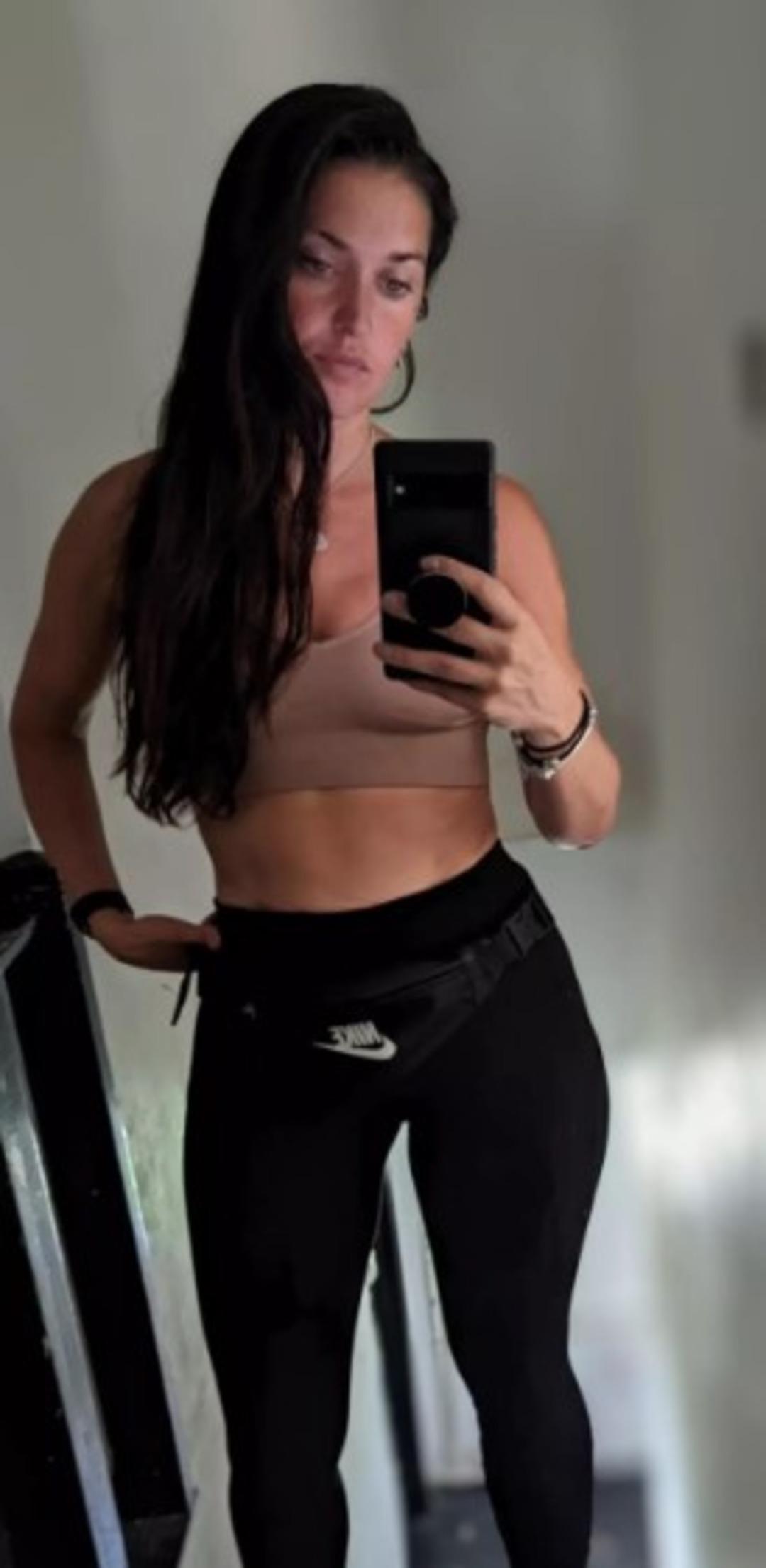 4 yıl boyunca günde 5000 kalori alan kadın bunun vücudu üzerindeki etkilerini gösterdi! "Kahvaltıda on yumurta, bir parça tereyağı ve tuz yiyorum." 1