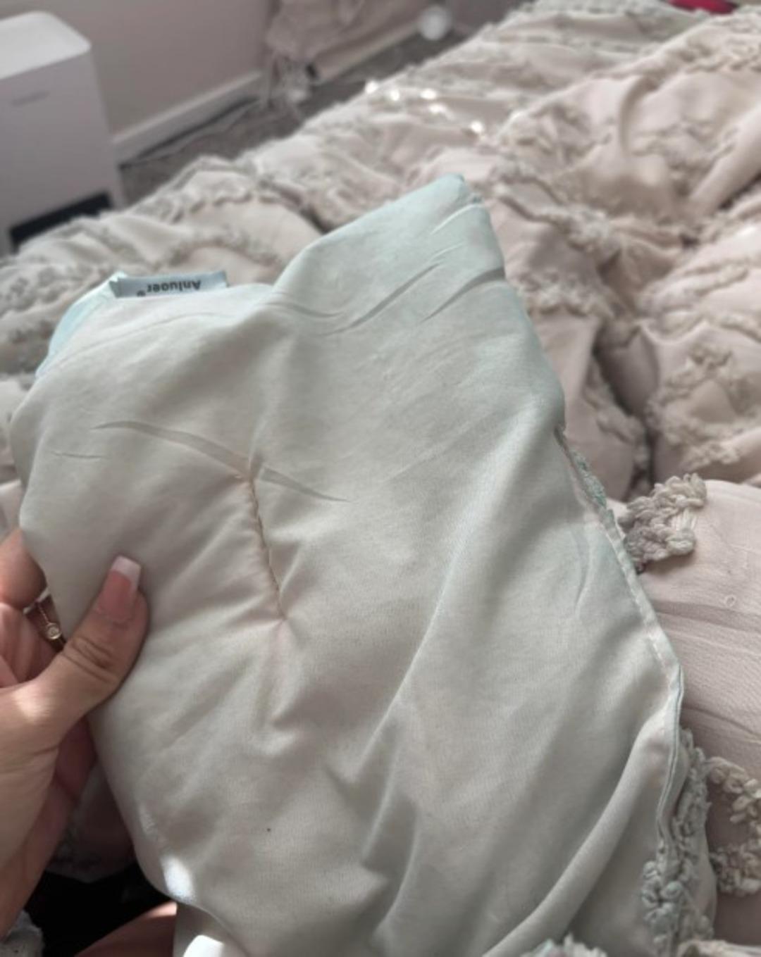 Evinin her yerinde oluşan lekeleri takip ederek kocasının kendisini aldattığını öğrendi! "Bu garip duygudan kurtulamadım" 2