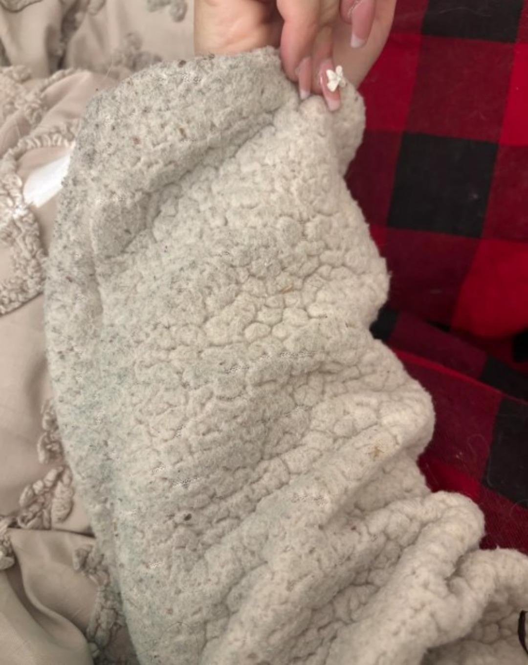 Evinin her yerinde oluşan lekeleri takip ederek kocasının kendisini aldattığını öğrendi! "Bu garip duygudan kurtulamadım" 3