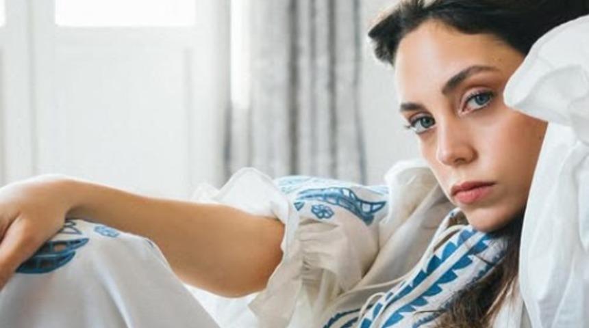 Öykü Karayel Umami filminin galasına damga vurdu! Derin yırtmacıyla mest etti