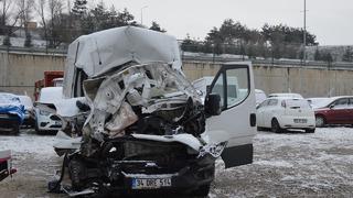 Samsun'da kahreden kaza! Tıra arkadan çarpan minibüsteki 4 kişilik aileden geriye acı kaldı... 