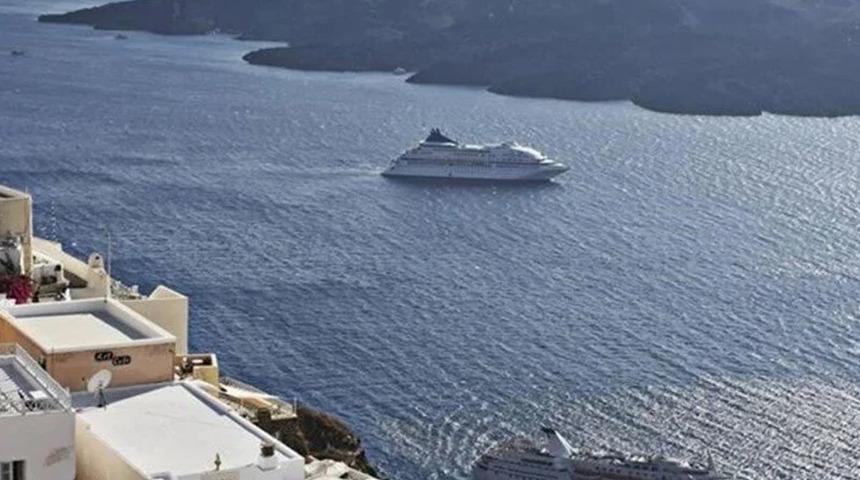 Ege Denizi'nde art arda depremler... Santorini'deki volkan patlarsa Türkiye etkilenir mi? Merak edilen soruya Bakan Kurum yanıt verdi