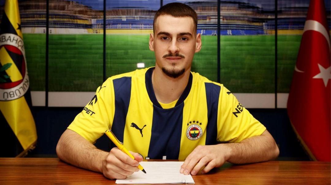 İmzayı atalı sadece 5 gün olmuştu! Fenerbahçe nin yeni transferi geldiği gibi gidiyor 1