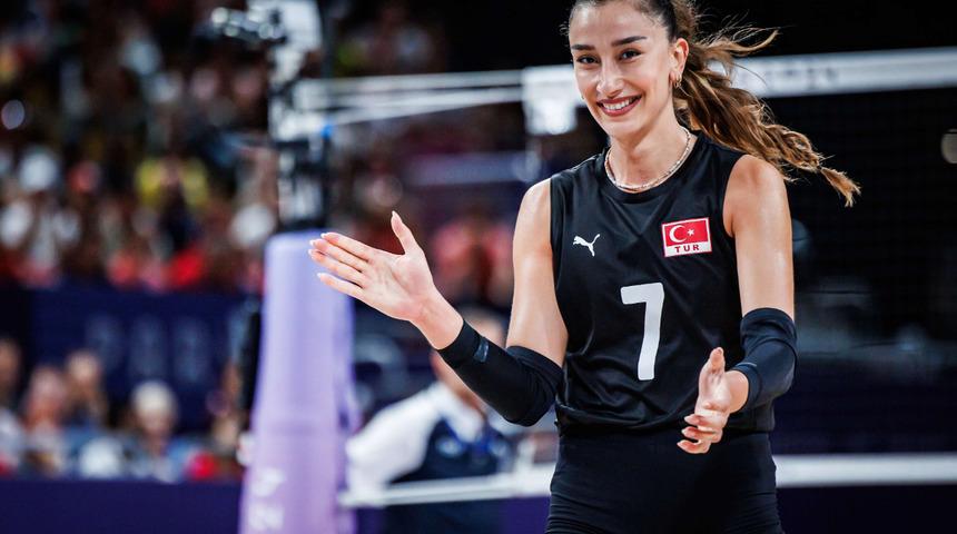Türk voleybolunda tarihi imza! Fenerbahçe, Hande Baladın'ı 15 yıl aradan sonra Eczacıbaşı'ndan koparıyor...