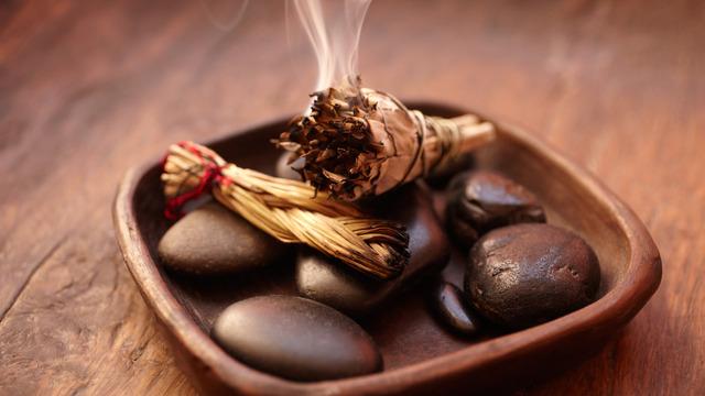 Evde adaçayı yakmak ne işe yarar? Evde adaçayı yakınca ne olur? Evde adaçayı yakmanın faydaları