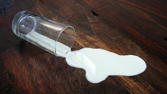 Süt kokusu nasıl çıkar? Süt kokusu nasıl giderilir? En faydalı süt kokusundan kurtulma yöntemleri