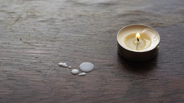 Mum lekesi nasıl çıkar? Mum lekesini ne çıkarır? En faydalı mum lekesi çıkarma yöntemleri