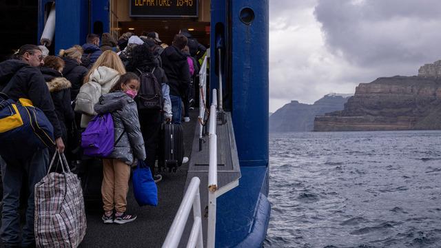 Yine depremle uyandık! Ege Denizi'nde her saniye yeni deprem... Yunanistan en kötü senaryoya hazırlanıyor: Askeri çıkarma gemisi geldi