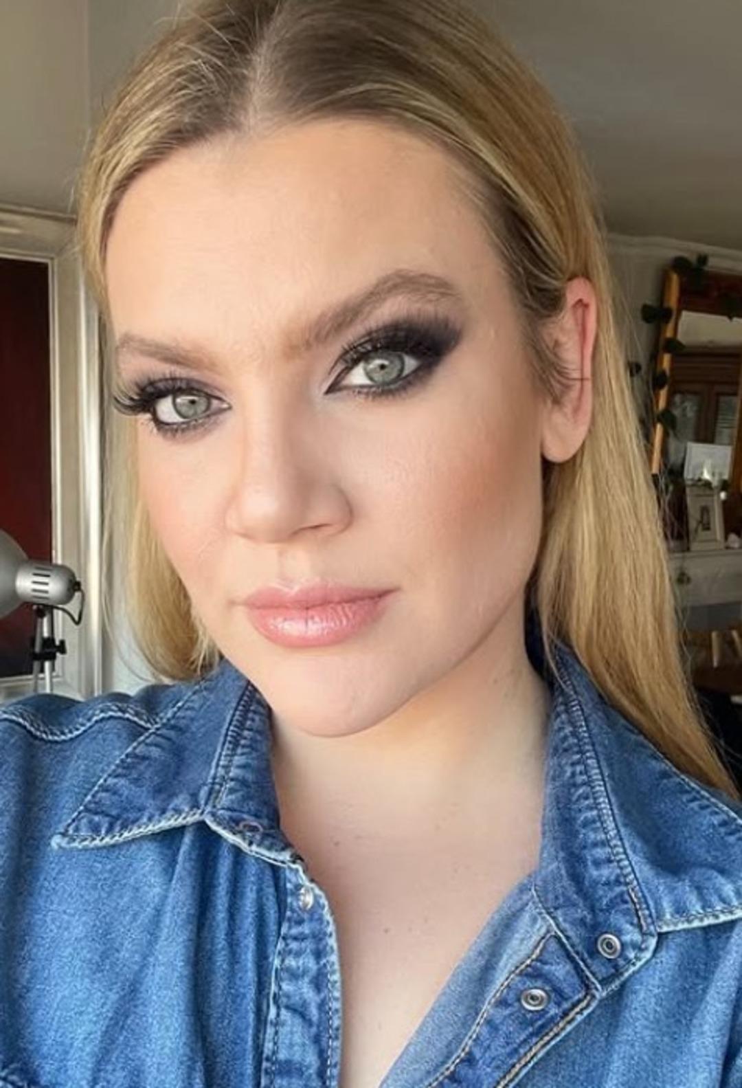 Evliliğin eşiğinden döndü! Derya Şensoy gönlünü yakışıklı oyuncuya kaptırdı 1