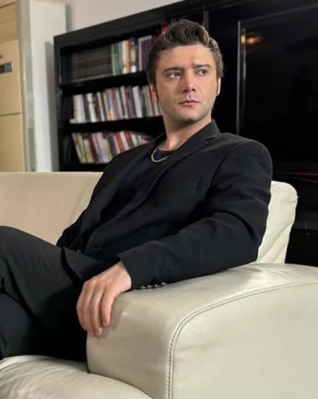 Evliliğin eşiğinden döndü! Derya Şensoy gönlünü yakışıklı oyuncuya kaptırdı 2