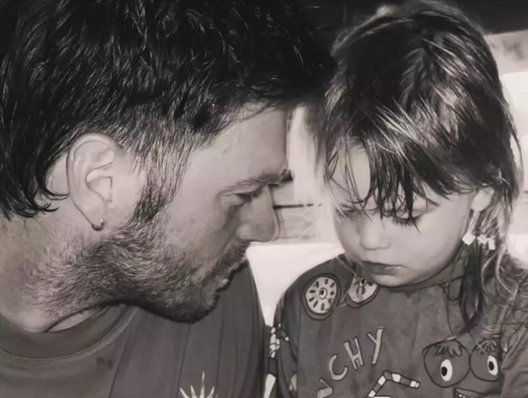 Kıvanç Tatlıtuğ gözlerden uzak büyüttüğü oğlu Kurt Efe yi paylaştı! Beğeni yağdı 1