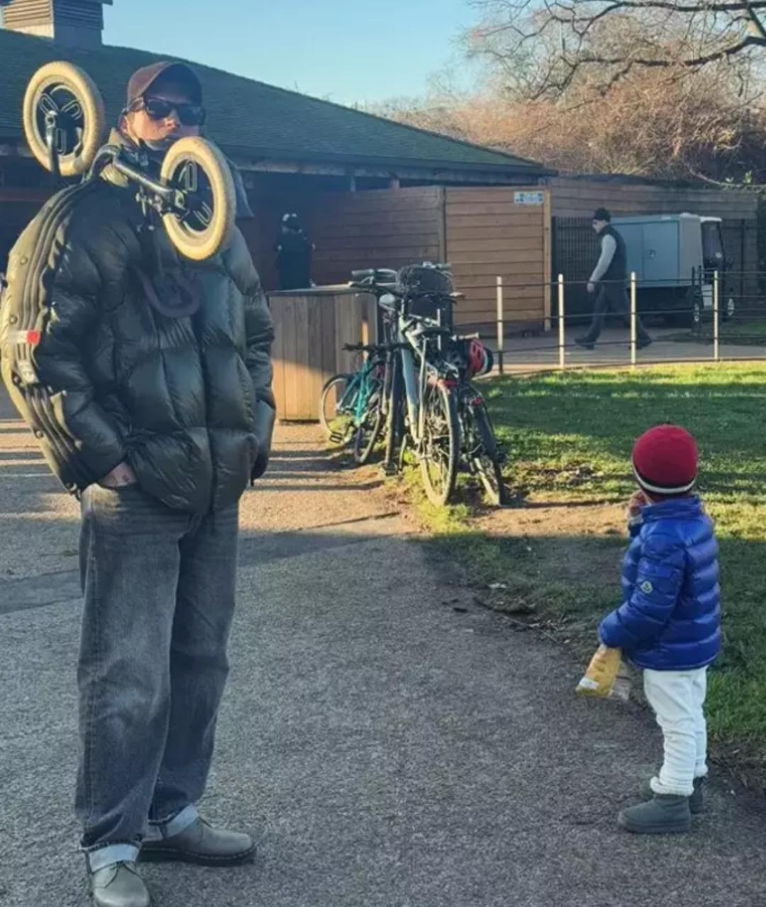 Kıvanç Tatlıtuğ gözlerden uzak büyüttüğü oğlu Kurt Efe yi paylaştı! Beğeni yağdı 3
