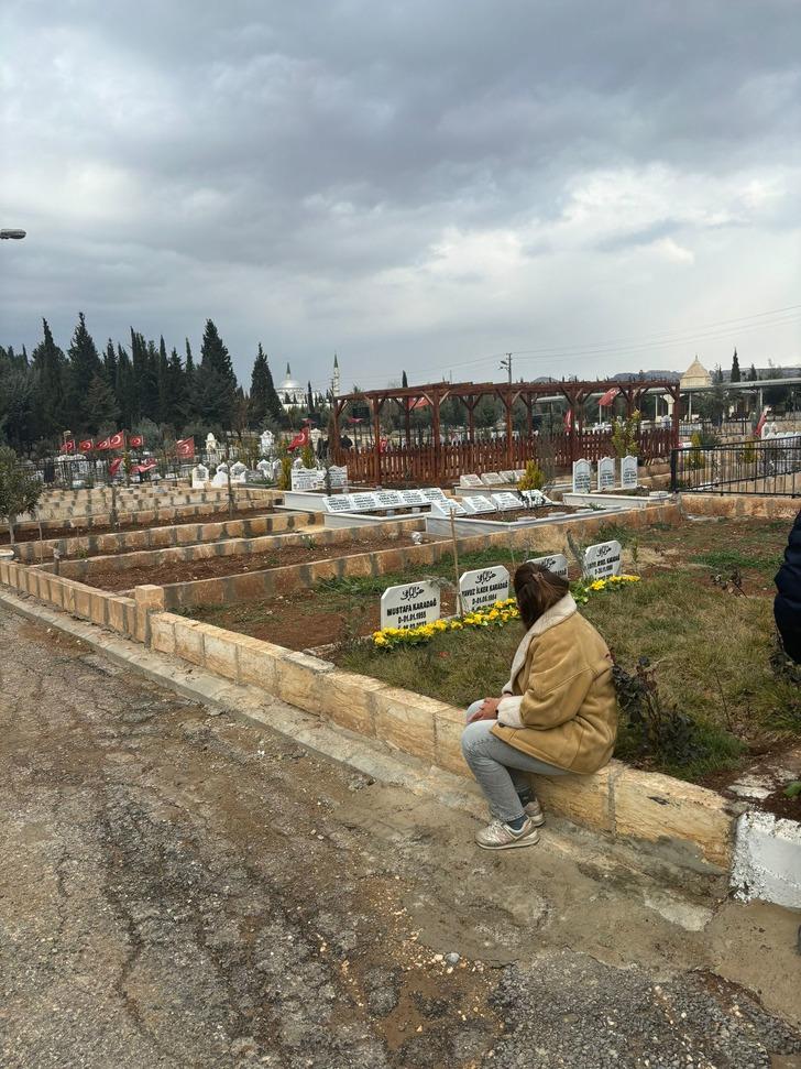 6 Şubat'ın fotoğrafı... Her köşede tarifi olmayan ayrı bir acı! Mezarlıklarda ağıtlar durmuyor: “Babanız dördünüzü çok seviyor” G2
