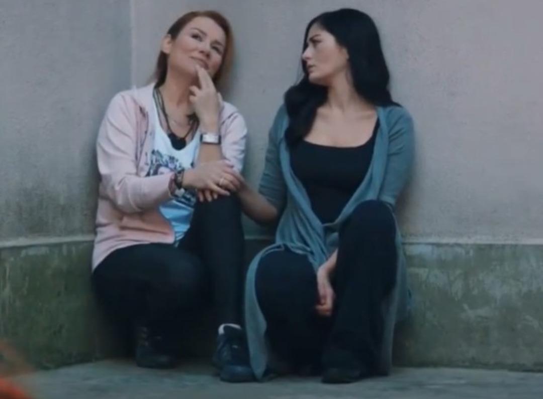 Cezaevindeyken Eşkıya Dünyaya Hükümdar Olmaz da rol almıştı! Özel izin ve sır gibi çekim... O anlar Deniz Seki ye hatırlatıldı! Çok sinirlendi röportajı yarıda kesti 4