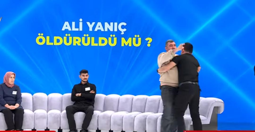 Yayında küfürler savuran Cin Ali sarhoş çıktı! Akıllara durgunluk veren anlar: Ağladı, ayakkabısını fırlattı, kavga çıkardı 5