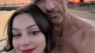 Kendisi 23, sevgilisi 54 yaşında! Ailesi kendisini sorumlu tutuyor: Ailem ilişkim nedeniyle terapi görüyor