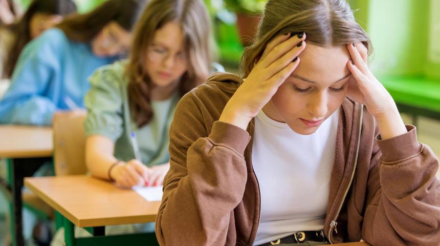 Yaklaşık 4 milyon insanı ilgilendiren YKS maratonu başladı! Üniversite sınavı için başvurular açıldı