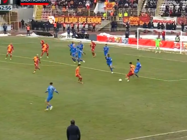 G.Saray'ın yıldızı öyle bir gol attı ki! Spiker ne diyeceğini bilemedi