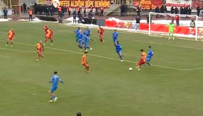 G.Saray'ın yıldızı öyle bir gol attı ki! Spiker ne diyeceğini bilemedi
