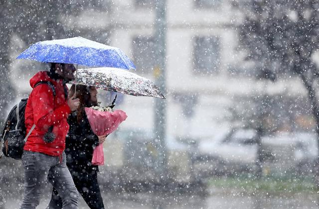 İstanbul'a kar yeniden geliyor! Birçok ili esir alacak, bu kez çok kuvvetli...