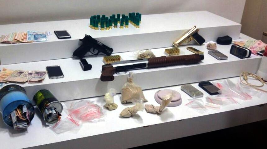Gaziosmanpaşa'da uyuşturucu satıcılarına operasyon: 3 g&ouml;zaltı