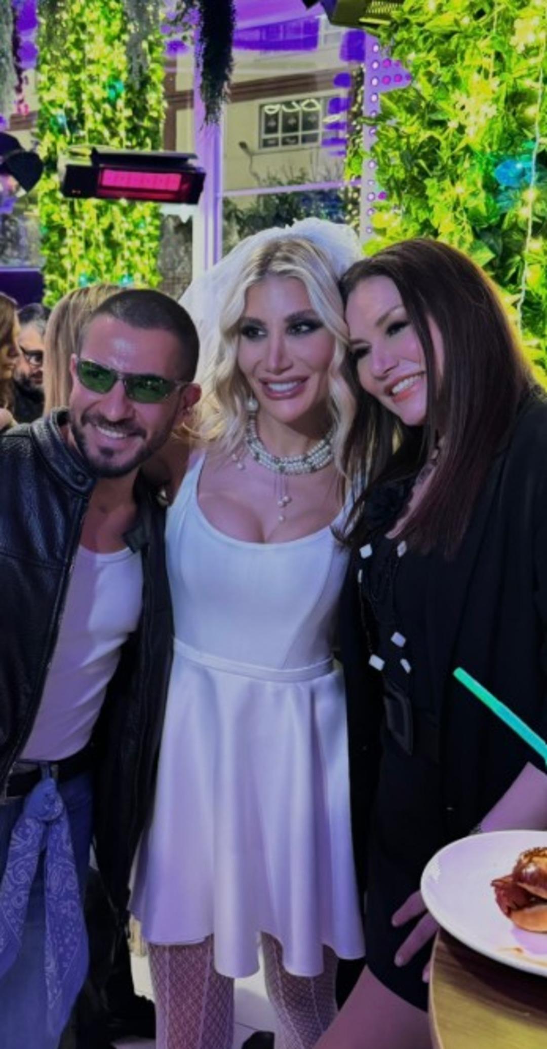 Daha yeni aşkını ilan etmişti! İrem Derici doğum günü partisine gelinlikle gitti! Yorum yağdı... 2