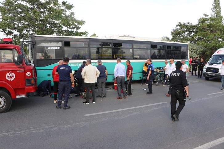 Korkunç görüntüler! Halk otobüsünün çarptığı anne öldü, oğlu ise yaralandı... O anlar ortaya çıktı! G3